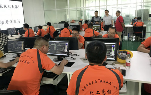 宜昌市第五屆“技能狀元”大賽啟動(dòng)儀式暨“化工總控工”“化學(xué)檢驗(yàn)工”競(jìng)賽在實(shí)訓(xùn)基地舉行(圖2) 宜昌市第五屆“技能狀元”大賽啟動(dòng)儀式暨“化工總控工”“化學(xué)檢驗(yàn)工”競(jìng)賽在實(shí)訓(xùn)基地舉行(圖2)