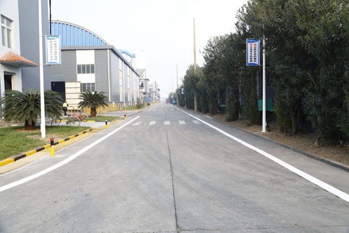 熱火朝天！集團總部140余人到股份公司氯堿分廠開展勞動(圖3)