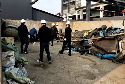 熱火朝天！集團總部140余人到股份公司氯堿分廠開展勞動(圖7)