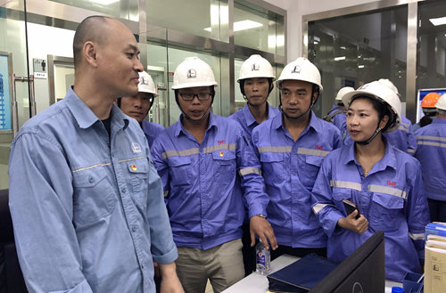 宜化集團優(yōu)秀班組長“三個一”活動圓滿結(jié)束(圖6) 宜化集團優(yōu)秀班組長“三個一”活動圓滿結(jié)束(圖6)