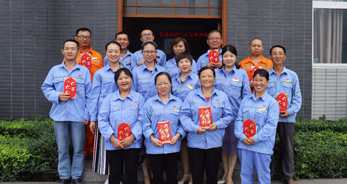 宜化集團發(fā)放金秋助學金30余萬元 124名職工子女獲得資助(圖3) 宜化集團發(fā)放金秋助學金30余萬元 124名職工子女獲得資助(圖3)