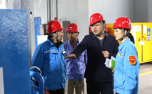 宜昌市國資委黨委委員、副主任曹紅國到股份公司開展主題教育調(diào)研(圖1)