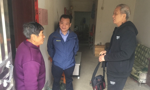 周金平帶隊(duì)到羅家村開展精準(zhǔn)扶貧入戶走訪(圖2) 周金平帶隊(duì)到羅家村開展精準(zhǔn)扶貧入戶走訪(圖2)