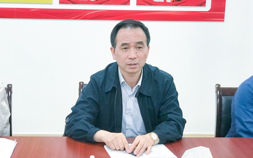 周金平到實訓(xùn)基地現(xiàn)場辦公(圖2) 周金平到實訓(xùn)基地現(xiàn)場辦公(圖2)