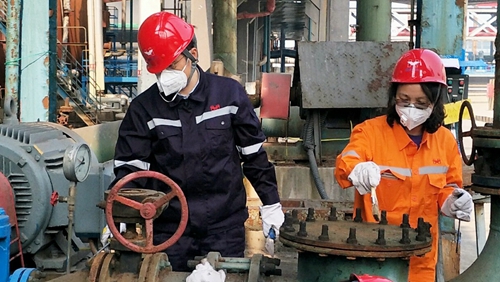 集團領(lǐng)導干部深入基層一線勞動(圖2) 集團領(lǐng)導干部深入基層一線勞動(圖2)