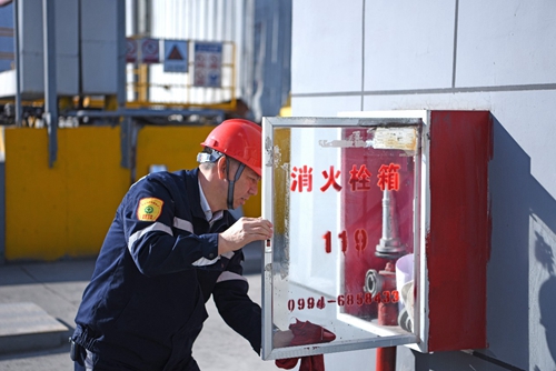 集團領(lǐng)導干部深入基層一線勞動(圖5) 集團領(lǐng)導干部深入基層一線勞動(圖5)