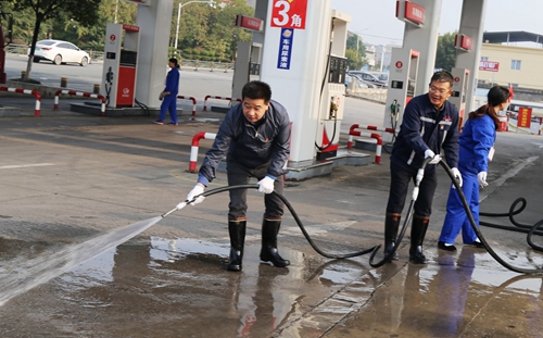 集團領(lǐng)導干部深入基層一線勞動(圖10) 集團領(lǐng)導干部深入基層一線勞動(圖10)