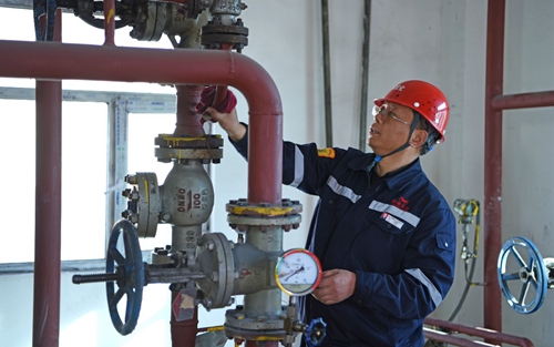 集團領(lǐng)導干部深入基層一線勞動(圖6) 集團領(lǐng)導干部深入基層一線勞動(圖6)