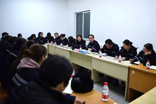 周金平到新疆宜化走訪調(diào)研 與廣大干部職工貼心交流(圖2) 周金平到新疆宜化走訪調(diào)研 與廣大干部職工貼心交流(圖2)