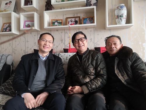 集團(tuán)領(lǐng)導(dǎo)春節(jié)前走訪慰問一線職工、困難職工和離退休老干部(圖5)