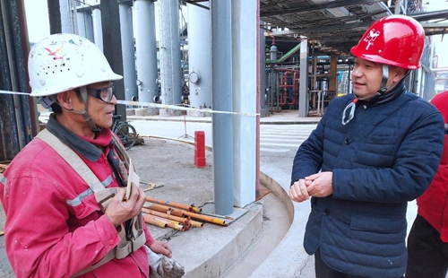 集團(tuán)領(lǐng)導(dǎo)春節(jié)前走訪慰問一線職工、困難職工和離退休老干部(圖7)