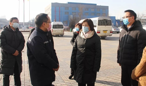 內(nèi)蒙古自治區(qū)主席布小林到內(nèi)蒙宜化檢查疫情防控工作(圖1) 內(nèi)蒙古自治區(qū)主席布小林到內(nèi)蒙宜化檢查疫情防控工作(圖1)