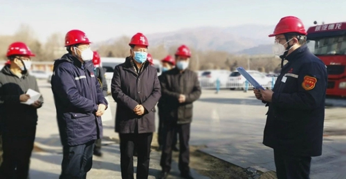 青海省委常委、省總工會(huì)主席馬吉孝到青海宜化調(diào)研慰問(圖1)