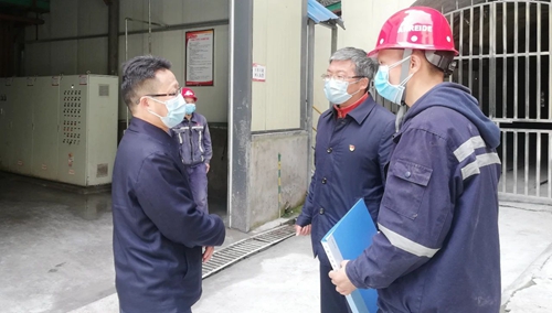 王大真到礦業(yè)公司檢查疫情防控和復工復產工作(圖3) 王大真到礦業(yè)公司檢查疫情防控和復工復產工作(圖3)