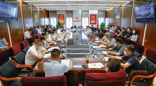 集團(tuán)召開行政辦公會(huì) 強(qiáng)調(diào)領(lǐng)導(dǎo)干部要有責(zé)任之心仁愛之心擔(dān)當(dāng)之責(zé)(圖1) 集團(tuán)召開行政辦公會(huì) 強(qiáng)調(diào)領(lǐng)導(dǎo)干部要有責(zé)任之心仁愛之心擔(dān)當(dāng)之責(zé)(圖1)