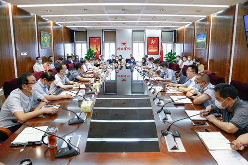 集團召開行政辦公會 強調(diào)黨員干部要做到“五講”(圖1) 集團召開行政辦公會 強調(diào)黨員干部要做到“五講”(圖1)