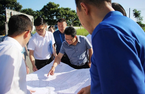 王大真帶隊(duì)到金沙酒業(yè)現(xiàn)場(chǎng)辦公(圖3) 王大真帶隊(duì)到金沙酒業(yè)現(xiàn)場(chǎng)辦公(圖3)