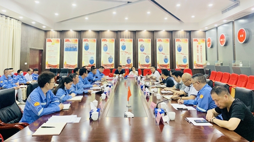 王大真帶隊到松滋肥業(yè)氟化鋁項目現(xiàn)場慰問(圖3) 王大真帶隊到松滋肥業(yè)氟化鋁項目現(xiàn)場慰問(圖3)