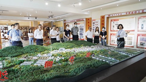 貴州省第三屆省長(zhǎng)質(zhì)量獎(jiǎng)評(píng)審專家組到金沙酒業(yè)現(xiàn)場(chǎng)評(píng)審(圖1) 貴州省第三屆省長(zhǎng)質(zhì)量獎(jiǎng)評(píng)審專家組到金沙酒業(yè)現(xiàn)場(chǎng)評(píng)審(圖1)