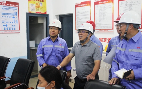 王大真一行到內(nèi)蒙宜化現(xiàn)場辦公(圖1) 王大真一行到內(nèi)蒙宜化現(xiàn)場辦公(圖1)