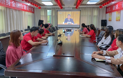 向抗疫英雄致敬！宜化集團(tuán)組織收看全國抗擊新冠肺炎疫情表彰大會(圖6)