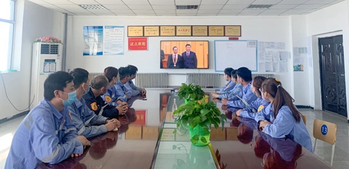 向抗疫英雄致敬！宜化集團(tuán)組織收看全國抗擊新冠肺炎疫情表彰大會(圖5)