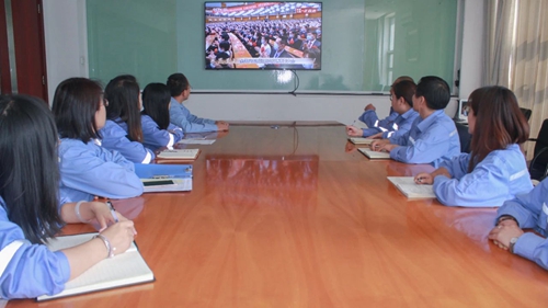 向抗疫英雄致敬！宜化集團(tuán)組織收看全國抗擊新冠肺炎疫情表彰大會(圖8)