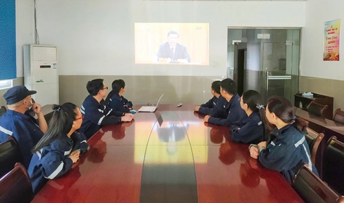 向抗疫英雄致敬！宜化集團(tuán)組織收看全國抗擊新冠肺炎疫情表彰大會(圖7)