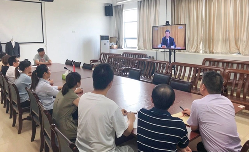 向抗疫英雄致敬！宜化集團(tuán)組織收看全國抗擊新冠肺炎疫情表彰大會(圖13)