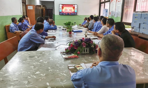 向抗疫英雄致敬！宜化集團(tuán)組織收看全國抗擊新冠肺炎疫情表彰大會(圖12)