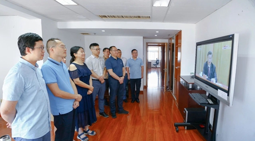 向抗疫英雄致敬！宜化集團(tuán)組織收看全國抗擊新冠肺炎疫情表彰大會(圖15)