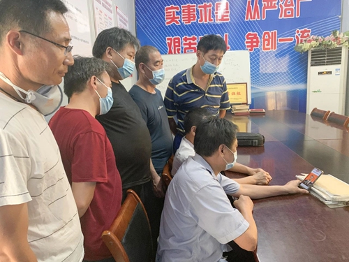 向抗疫英雄致敬！宜化集團(tuán)組織收看全國抗擊新冠肺炎疫情表彰大會(圖14)