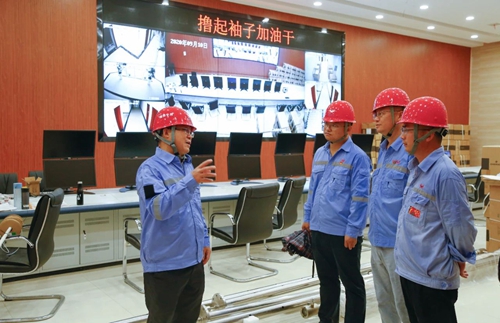 王大真在TMP項(xiàng)目現(xiàn)場(chǎng)強(qiáng)調(diào):加緊推進(jìn)工程建設(shè) 扎實(shí)做好開(kāi)車準(zhǔn)備(圖1) 王大真在TMP項(xiàng)目現(xiàn)場(chǎng)強(qiáng)調(diào):加緊推進(jìn)工程建設(shè) 扎實(shí)做好開(kāi)車準(zhǔn)備(圖1)