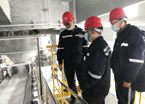 王大真到新疆宜化、新疆宜化礦業(yè)走訪慰問(wèn)干部職工(圖5)