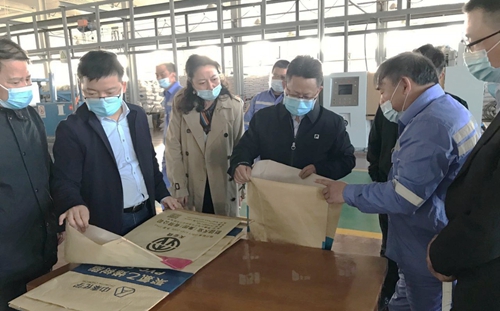 王大真:堅定信心穩(wěn)扎穩(wěn)打 建設(shè)化工行業(yè)的綠色生態(tài)文明園區(qū)和新疆區(qū)域的化工示范標(biāo)桿(圖3) 王大真:堅定信心穩(wěn)扎穩(wěn)打 建設(shè)化工行業(yè)的綠色生態(tài)文明園區(qū)和新疆區(qū)域的化工示范標(biāo)桿(圖3)