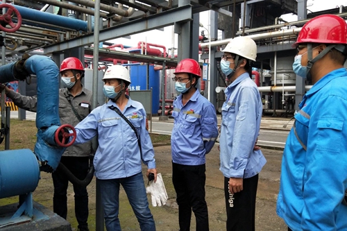股份公司：管理人員下沉一線跟班工作 力?！半p節(jié)”安全生產(chǎn)(圖2)