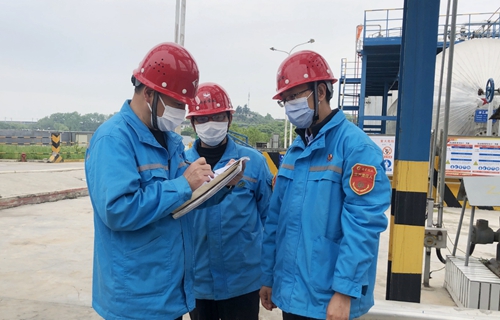 楚星公司:管理干部進班跟班 守牢安全生產(chǎn)底線(圖1) 楚星公司:管理干部進班跟班 守牢安全生產(chǎn)底線(圖1)