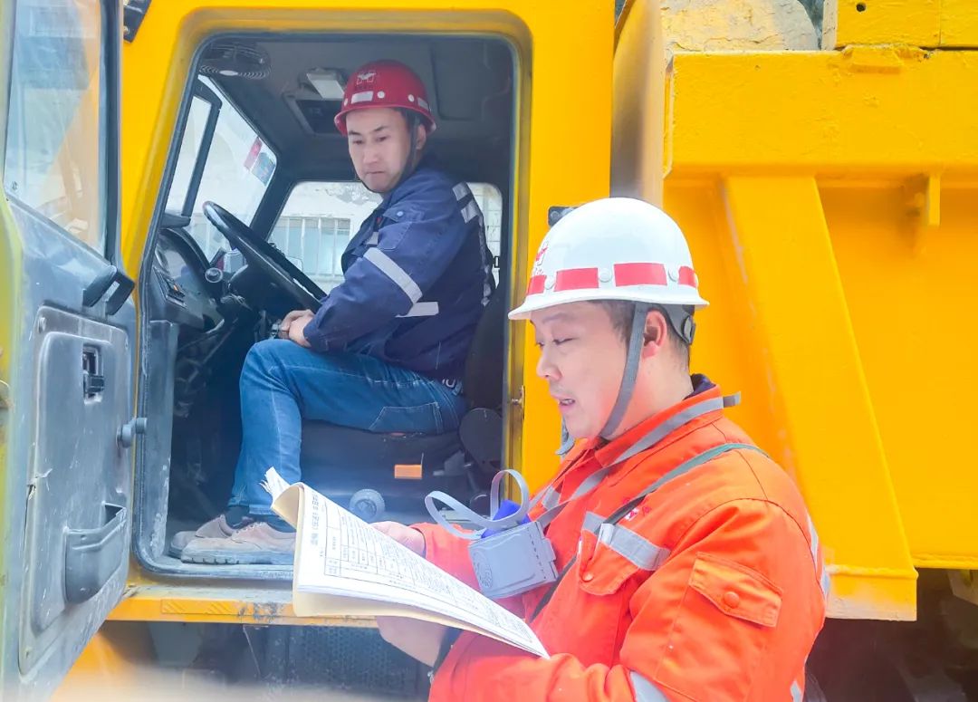 【宜化榜樣】宜化礦業(yè)馬勇:爭(zhēng)當(dāng)?shù)V山安全守護(hù)人(圖4) 【宜化榜樣】宜化礦業(yè)馬勇:爭(zhēng)當(dāng)?shù)V山安全守護(hù)人(圖4)