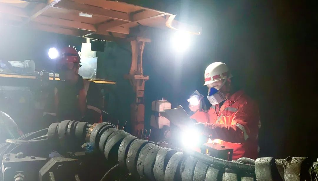 【宜化榜樣】宜化礦業(yè)馬勇:爭(zhēng)當(dāng)?shù)V山安全守護(hù)人(圖5) 【宜化榜樣】宜化礦業(yè)馬勇:爭(zhēng)當(dāng)?shù)V山安全守護(hù)人(圖5)