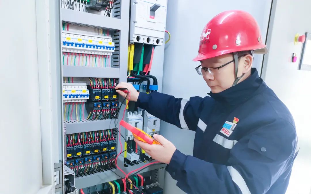 【宜化榜樣】楚星公司江剛：扎根一線，保障電氣設(shè)備平穩(wěn)運(yùn)行(圖4)