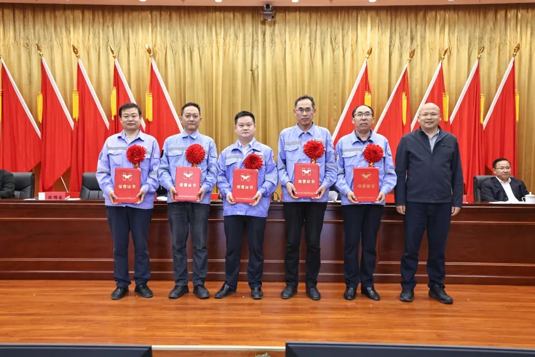 宜化集團(tuán)召開(kāi)氨醇項(xiàng)目成功投產(chǎn)總結(jié)表彰大會(huì)(圖6) 宜化集團(tuán)召開(kāi)氨醇項(xiàng)目成功投產(chǎn)總結(jié)表彰大會(huì)(圖6)