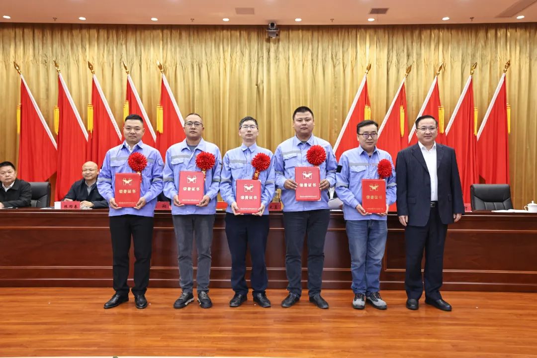 宜化集團(tuán)召開(kāi)氨醇項(xiàng)目成功投產(chǎn)總結(jié)表彰大會(huì)(圖7) 宜化集團(tuán)召開(kāi)氨醇項(xiàng)目成功投產(chǎn)總結(jié)表彰大會(huì)(圖7)