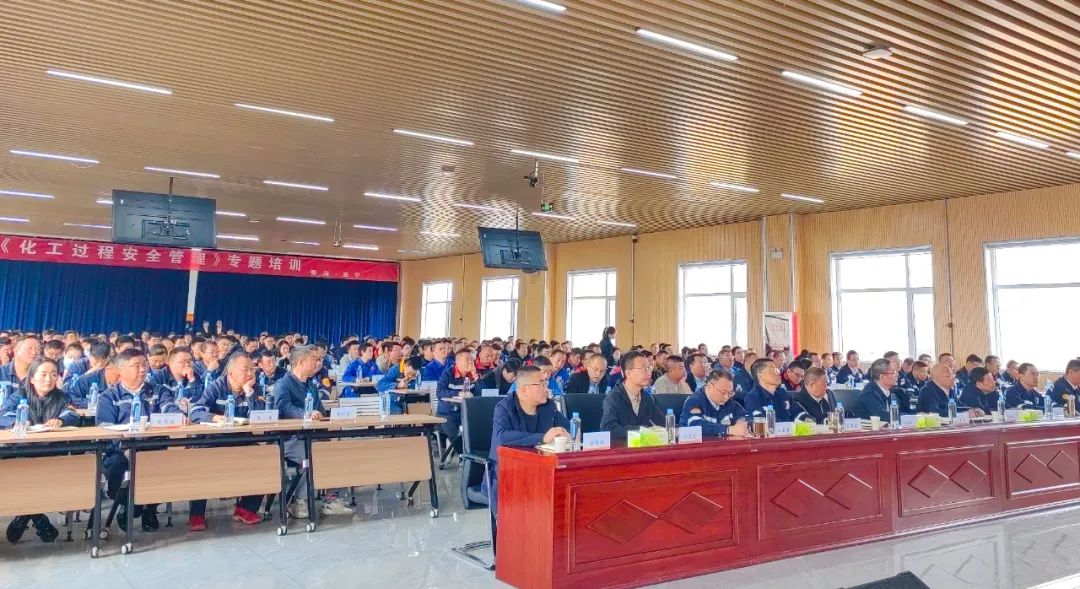 集團開展黨委理論學習中心組集中學習暨第三期“宜化大講堂”(圖4) 集團開展黨委理論學習中心組集中學習暨第三期“宜化大講堂”(圖4)