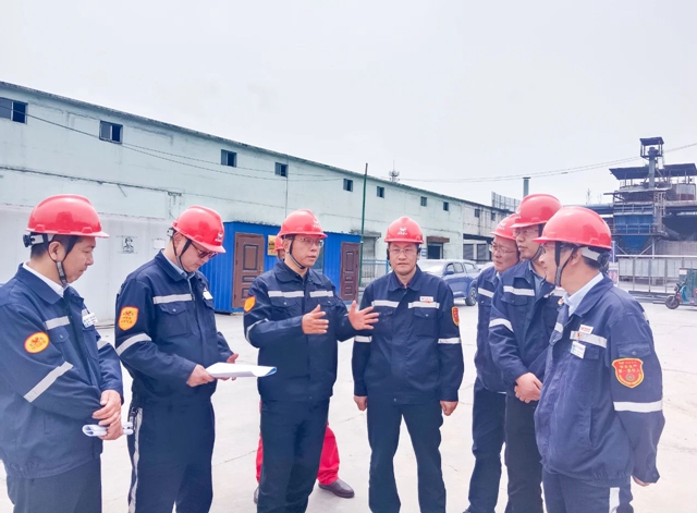 卞平官帶隊到青海新疆區(qū)域分子公司現(xiàn)場辦公(圖1) 卞平官帶隊到青海新疆區(qū)域分子公司現(xiàn)場辦公(圖1)