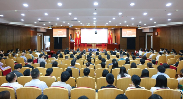 集團(tuán)聚焦職工身心健康舉辦第六期“宜化大講堂”(圖1) 集團(tuán)聚焦職工身心健康舉辦第六期“宜化大講堂”(圖1)