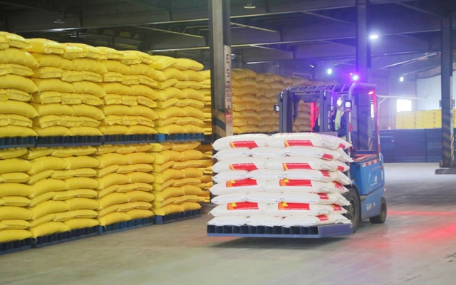 喜訊！聯(lián)化公司“辛?xí)r代”尿素成功下線(圖1)