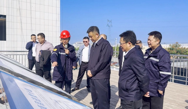 黑龍江省供銷(xiāo)合作社理事會(huì)主任趙勵(lì)軍、倍豐集團(tuán)董事長(zhǎng)徐陽(yáng)一行到訪(fǎng)宜化集團(tuán)(圖1)