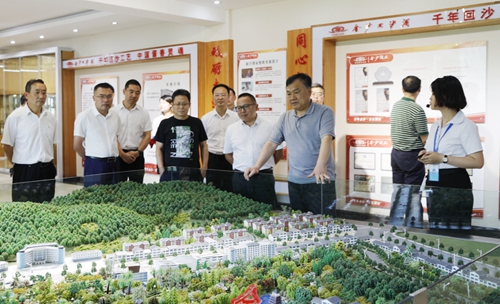 袁衛(wèi)東、王大真到金沙酒業(yè)調(diào)研指導(dǎo)工作