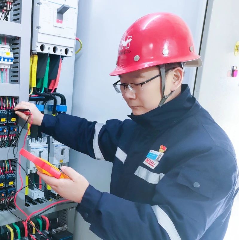 【宜化榜樣】楚星公司江剛：扎根一線，保障電氣設(shè)備平穩(wěn)運(yùn)行